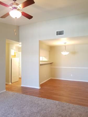 $1,099 / 2br - 935ft2 - Two Bedroom Two Bathroom with Vaulted Ceilings! (6350 Meadowvista Dr.)64036539664771124