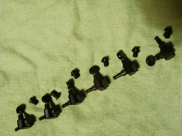 6 In Line Kluson Locking Guitar Tuners - Black 1