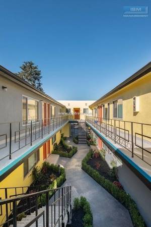 $2,595 / 2br - in Los Angeles CA, Upgraded Kitchens, 2 BD (1222 West 39th Street, Los Angeles, CA)63871321361665124
