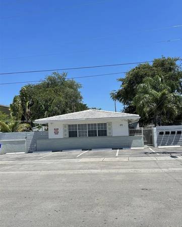 $2,600 / 2br - 2 bed 2 bath with private yard (MiMo)64001850061059123