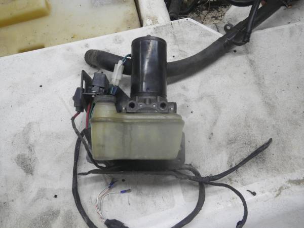 Volvo SX DP trim pump 1