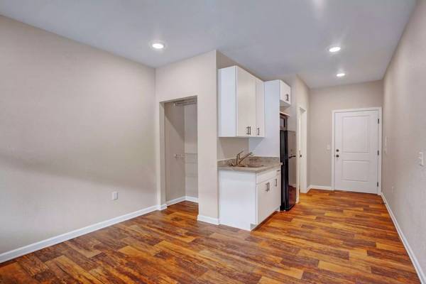 $999 / 283ft2 - Rent A213 for $999 utilities included and get One month FREE!! (Leavenworth)63690682413825123