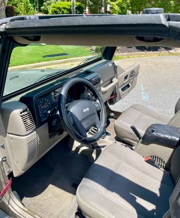 2004 Jeep Wrangler Sahara 4wd 5-spd - $7,500 (Woodstock)63620986813185122