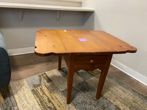 Table with collapsible sides 1