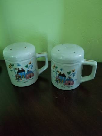 International Heartland  Stoneware Dishes 1