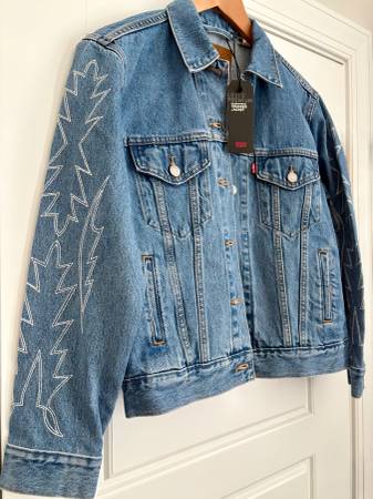 Levi’ Premium Ex-Boyfriend Trucker Jacket 1