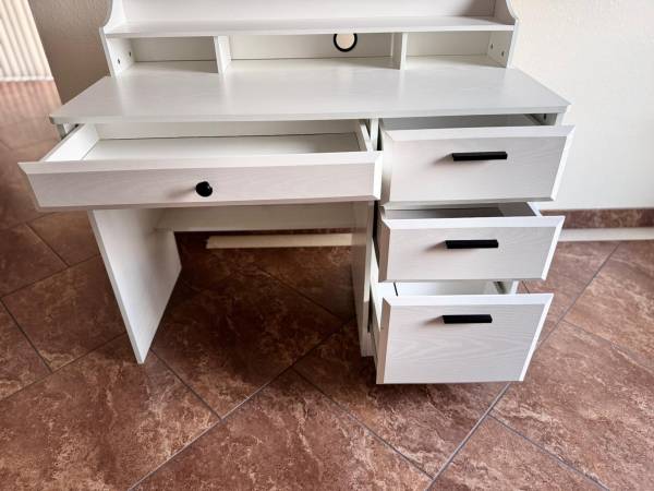 White Desk with Drawers 1