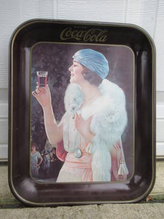 1925 / 1973 Coca Cola Tray with Party Girl in Arctic Fox Wrap 1