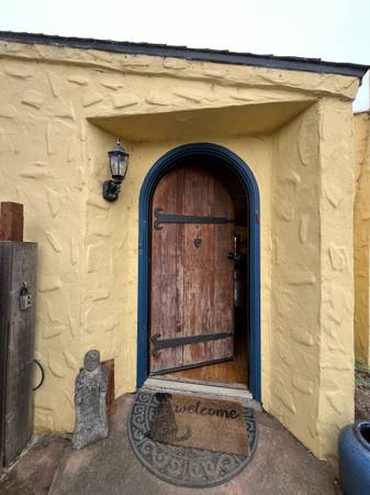 $3,500 / 2br - 1100ft2 - Furnished Adorable House with Beautiful Yard, Garden, Fruit trees (watsonville)63946807245314120