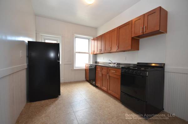 $3,495 / 4br - Brighton 3 Split unit with NO BROKER FEE. Heat HW included. (Brighton)63810039732867120