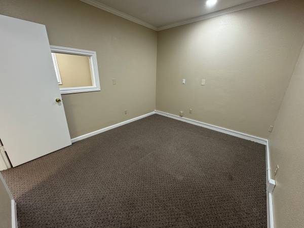 $1,250 / 855ft2 - private office + 730 sq ft shared kitchenette/waiting/conference room (lafayette / orinda / moraga)63847025341699122