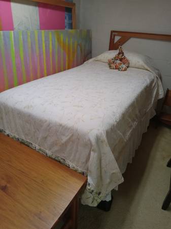 Twin Beds 1