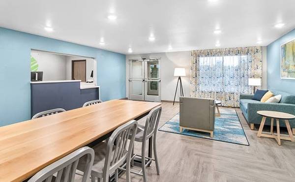 $385 / 1br - Tarifas semanales y mensuales bajas, a 4 millas del centro de Elkhart (810 E Windsor Ave, Elkhart, IN)63665860190593120