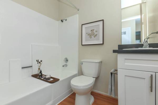$3,057 / 2br - 997ft2 - Cable Ready, 2bd 2ba, Situated in Santa Clarita! (Santa Clarita)63912983473923124