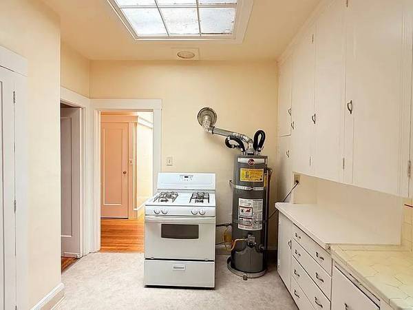 $1,030 / 2br - **@** Sunny 2BD with Large Windows & Period Charm (Alameda, CA)63965991306371122