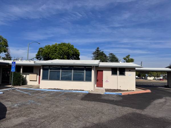 $1,475 / 1100ft2 - Prime West Redding Office or Aesthetic Space (Redding, CA)63972532517890120