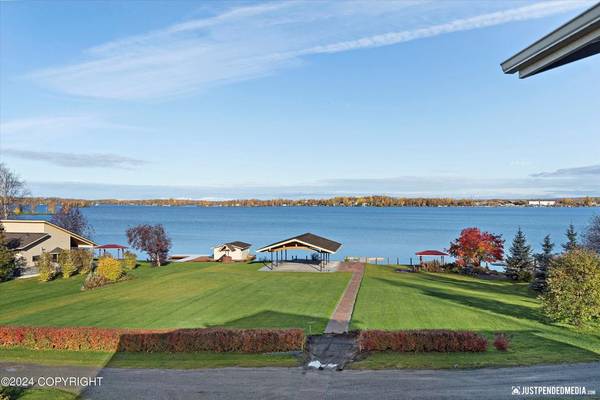 $2,990,000 / 9771ft2 - BUSINESS OP! Truly Epic 3.24 Acre LAKEFRONT RESORT Property! (Big Lake)64004786444033122