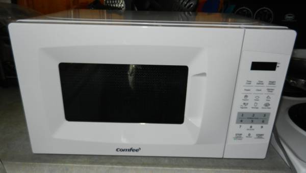 Comfee Countertop Microwave 0.7 cu ft 700W White EM720PL 1