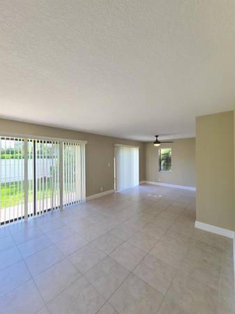 $2,650 / 2br - 1320ft2 - 2B/2.5 Townhome with Fenced Backyard. (Fort Lauderdale)63906441296003122