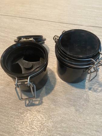 Round latch top container (small) 1