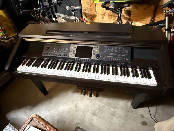 Yamaha Electronic Piano CVP-207 - musical instruments - by owner