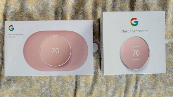 Google Nest Learning Thermostat - Sand with trim faceplate & Mount 1