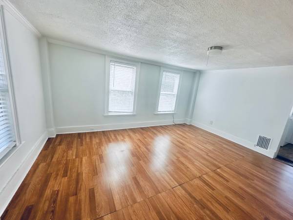 $2,500 / 2br - 2 bed apt en Cabot st Beverly (Beverly)63655252204547120