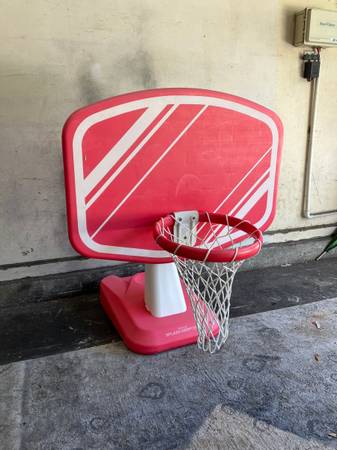 Poolside Basketball Hoop (9-30) 1
