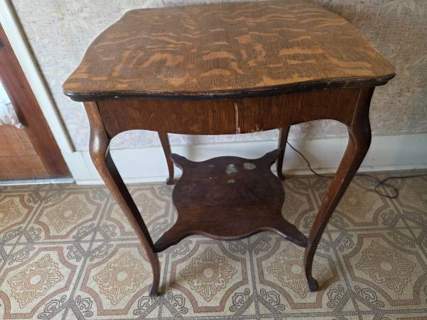 VINTAGE ** OAK ** TABLE 1