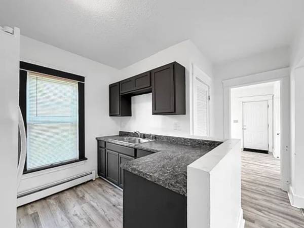 $549 / 3br - 1083ft2 - 2925 Seneca Avenue (Lorain)63770006935171123