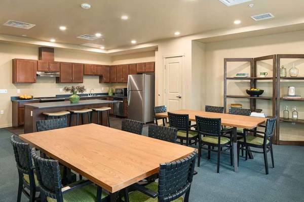 $1,699 / 2br - 2/bd, Alacena de cocina, Lavadora y secadora de tamaño completo (31701 Pete von Reichbauer Way S, Federal Way, WA)63786707884163123