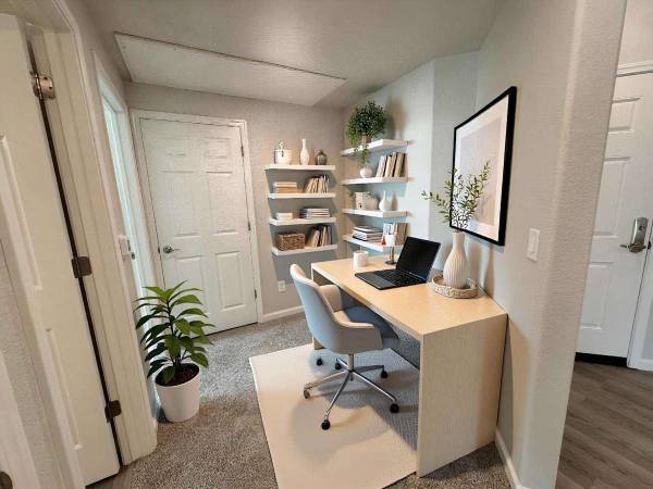 Upscale 2 BR: Poolside Serenity Meets Luxury in Sacramento 1