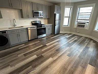 $600 Bright 1 Bedroom Apartment ~ Close To Everything! (Glencoe, IL)63688333774209121