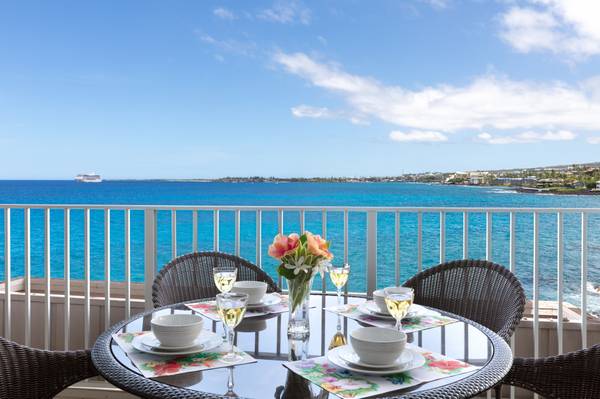 $1,200,000 / 2br - 763ft2 - Total Ocean Front Remodeled and Furnished Condo (Kailua Kona)63939663014275120