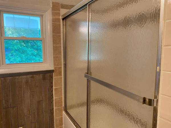 $700 / 3br - 1096ft2 - Room for rent (Jackson)63952521844354120