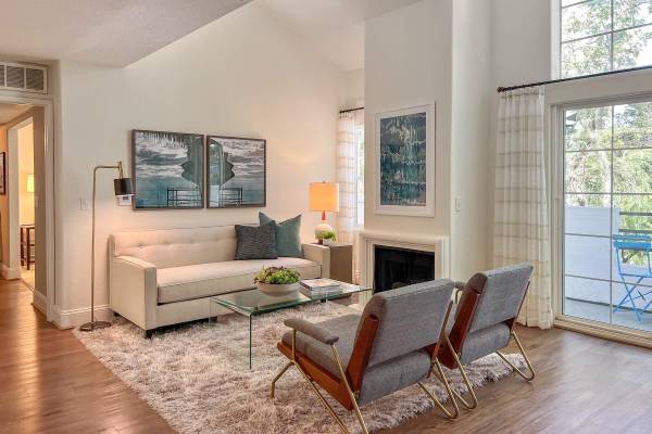 $3,909 / 2br - 1230ft2 - in Woodland Hills CA, Five Tennis Courts, 2bd 2.5ba (22219 Summit Vue Lane, Woodland Hills, CA)63701148399747120