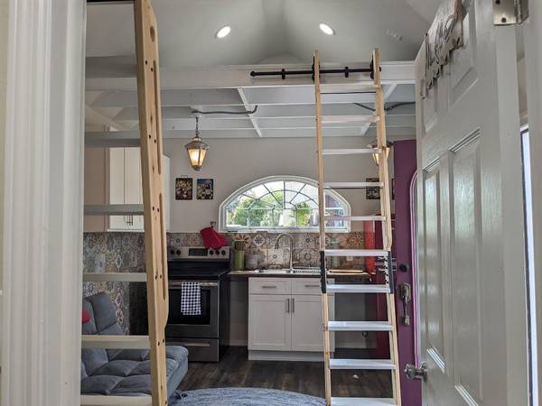$75 / 1br - 250ft2 - COOL TINY HOUSE LOFT SPACE -  A WALK TO THE BAY! 10 MIN TO DOWNTOWN (ST PETERSBURG)63991085759106124