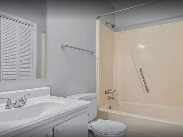 $1,270 / 2br - 980ft2 - Apartment For A Perfect Blend Of Comfort And Convenience. (Charleston)64016104468099124