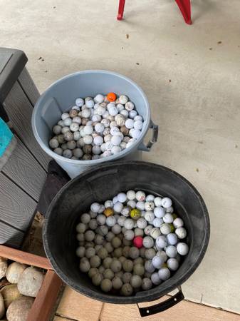 BOLAS DE GOLF DE TODAS LAS MARCAS - $5 (scotts valley)63471475911041124