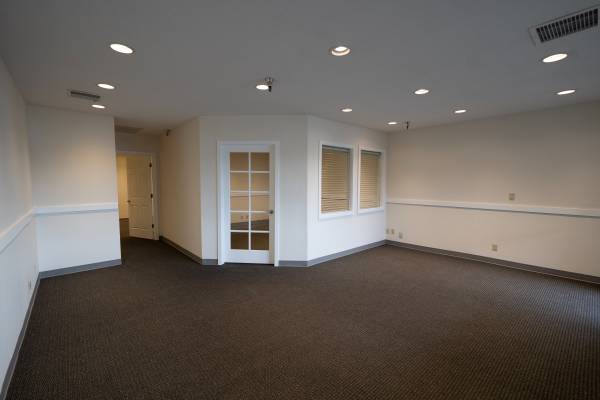 $734 / 800ft2 - Beautiful Office Space at Andresen Plaza (Vancouver)64218952327425120