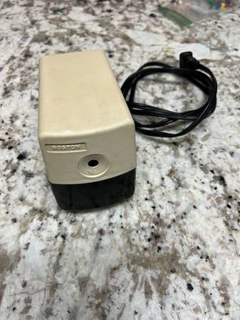 Boston electric pencil sharpener 1