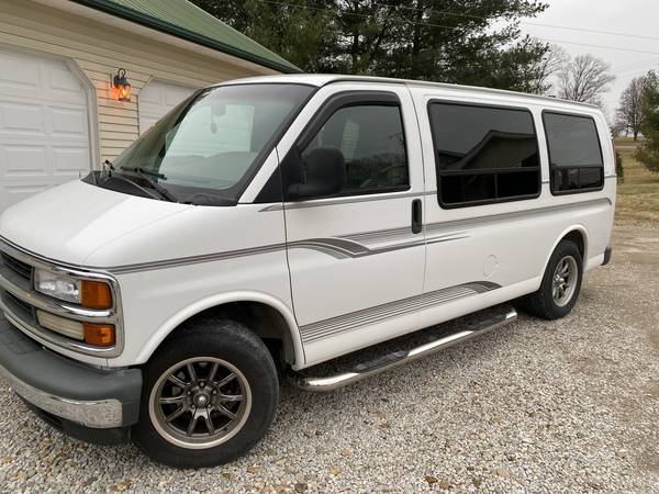 Chevrolet Express 1500 Conversion Van 1