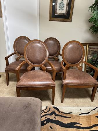 4 Leather Chairs 1
