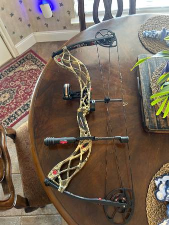 Bowtech Carbon Knight Bow 1