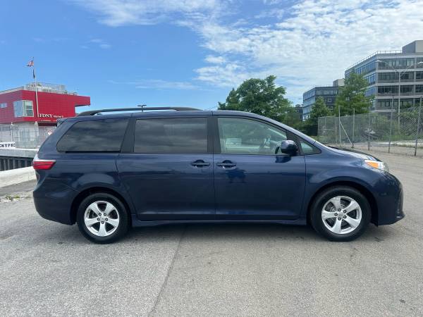 2018 Toyota Sienna LE - $16,999 (Staten Island NY)63654709587331123