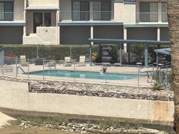 $900 / 2 dormitorios - Se busca compañero de piso para compartir condominio en Bullhead City, a pasos del río (Bullhead City)63383085103107123