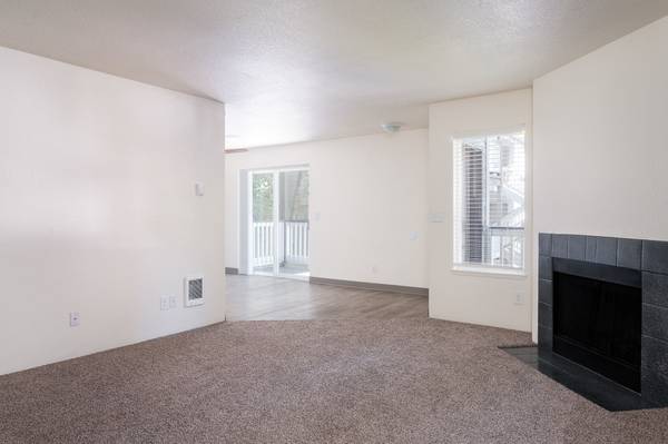 $1,595 / 2br - 1025ft2 - Top floor beauty ready soon! (Tigard)63777227672707120