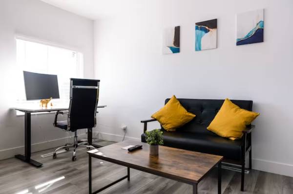 $2100.00 / 1br - The Cozy Crib-Fully Furnished63968909818243122