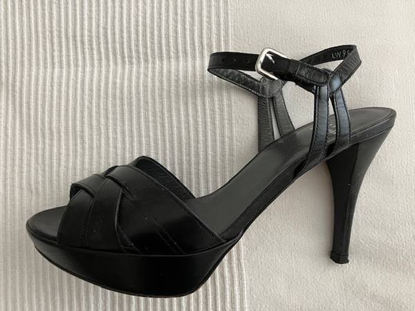 Stuart Weitzman Platform Leather Sandals Size 6M 4" - $25 (Harlem / Morningside)63471466176257123