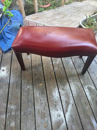 RED BED OR HALL BENCH 1